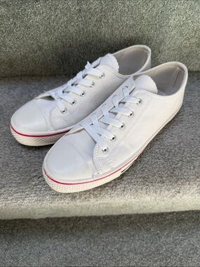 Mandee White Low-Top Canvas Sneakers